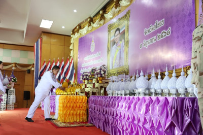 ร่วมพิธีถวายเครื่องราชสักการะ ... Image 1