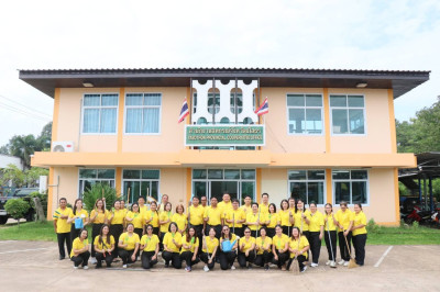 สำนักงานสหกรณ์จังหวัดยโสธร ร่วมกิจกรรมบำรุงรักษาต้นไม้ ... Image 1