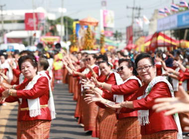 ร่วมขบวน &quot;กรมยโสธร&quot; ในงานประเพณีบุญบั้งไฟจังหวัดยโสธร ... Image 8