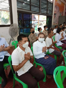 ร่วมพิธีเจริญพระพุทธมนต์เฉลิมพระเกียรติถวายพระพรชัยมงคลแด่พระบาทสมเด็จพระเจ้าอยู่หัว สมเด็จพระนางเจ้าสิริกิติ์ พระบรมราชินีนาถ พระบรมราชชนนีพันปีหลวงและสมเด็จพระนางเจ้าฯ พระบรมราชินี ประจำปีพุทธศักราช 2566 ... Image 1