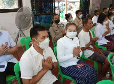 ร่วมพิธีเจริญพระพุทธมนต์เฉลิมพระเกียรติถวายพระพรชัยมงคลแด่พระบาทสมเด็จพระเจ้าอยู่หัว สมเด็จพระนางเจ้าสิริกิติ์ พระบรมราชินีนาถ พระบรมราชชนนีพันปีหลวงและสมเด็จพระนางเจ้าฯ พระบรมราชินี ประจำปีพุทธศักราช 2566 ... Image 4