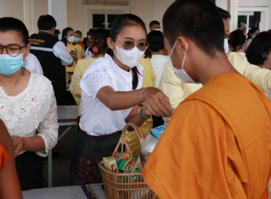 พิธีทำบุญตักบาตรถวายพระกุศล งานฉลองพระชนมายุ 8 รอบ ... Image 6