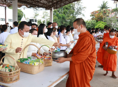 พิธีทำบุญตักบาตรถวายพระกุศล งานฉลองพระชนมายุ 8 รอบ ... Image 2