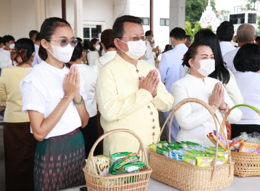 พิธีทำบุญตักบาตรถวายพระกุศล งานฉลองพระชนมายุ 8 รอบ ... Image 1