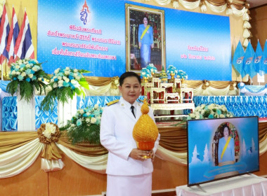 ร่วมพิธีเฉลิมพระเกียรติถวายเครื่องราชสักการะ วางพานพุ่ม ... Image 3