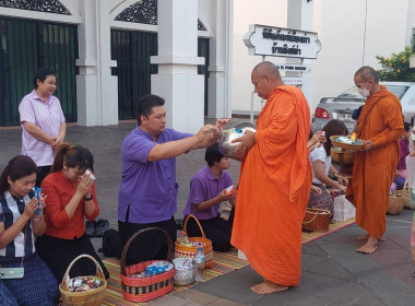 ร่วมกิจกรรม &quot;ตักบาตรย้อนยุค วิถีถิ่น วิถีไทย ถนนคนเดินยโสธร ... Image 3