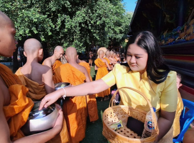 ร่วมพิธีทำบุญตักบาตร การปฏิบัติธรรมหรือบรรยายธรรม ... Image 3