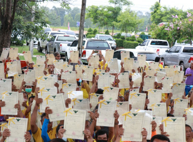 ร่วมพิธีมอบโฉนดที่ดินเพื่อการเกษตร 72,000 ฉบับ ... Image 4