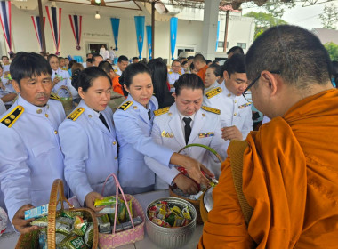 ร่วมพิธีเจริญพระพุทธมนต์และทำบุญตักบาตรพระสงฆ์ 93 รูป ... Image 5