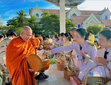 ร่วมพิธีเจริญพระพุทธมนต์และทำบุญตักบาตรถวายพระราชกุศล Image 1