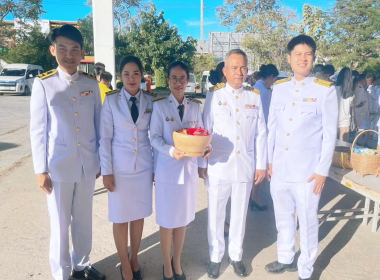 ร่วมพิธีเจริญพระพุทธมนต์และทำบุญตักบาตรถวายพระราชกุศลและพิธีวางพานพุ่มดอกไม้ถวายราชสักการะ เนื่องในงานรัฐพิธีวันสมเด็จพระเจ้าตากสินมหาราช ประจำปี 2567 ... Image 3