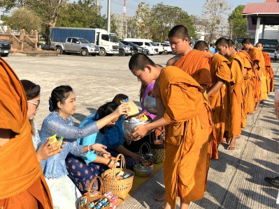 ร่วมพิธีทำบุญตักบาตรแด่พระสงฆ์ จำนวน 53 ... Image 1