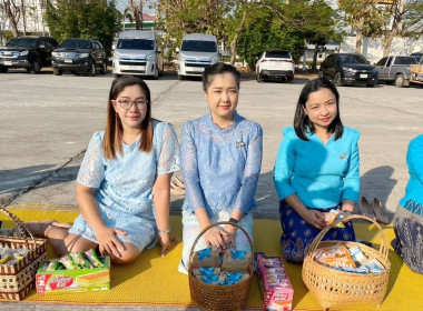 ร่วมพิธีทำบุญตักบาตรแด่พระสงฆ์ จำนวน 53 ... Image 2